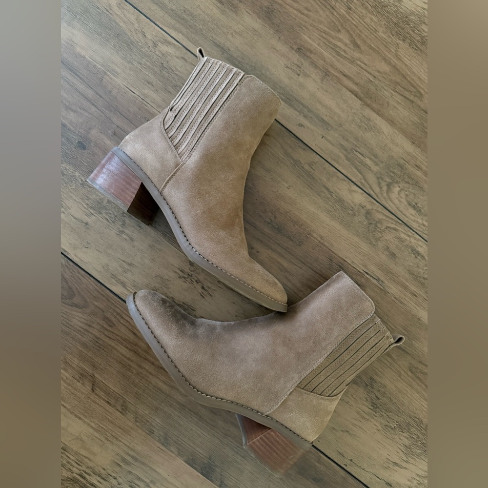 DV Dolce Vita Booties - Picture 2 of 4